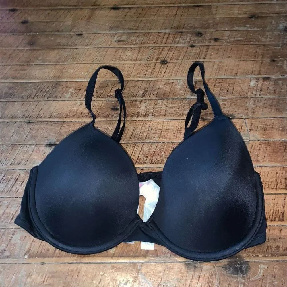 Victoria’s Secret Pink white wear everywhere t shirt lightly lined 32C bra